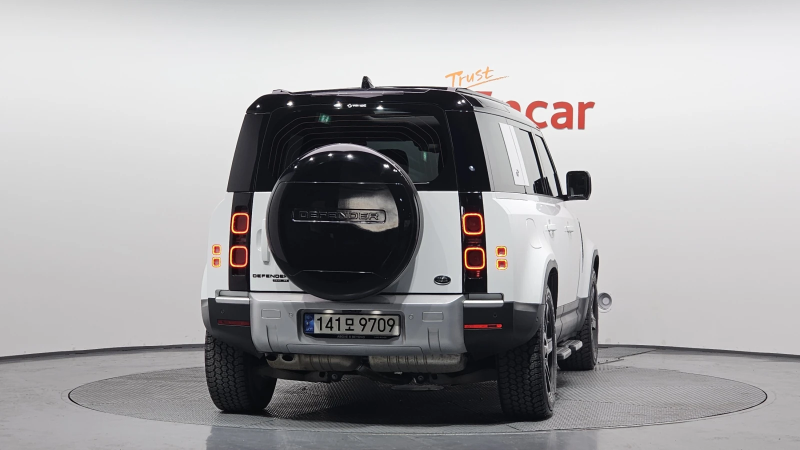 Land Rover Defender D240* BLIND SPOT* 360* ЛЮК* ПОДГРЕВ ВОЛАН* КРАЙНА , снимка 4 - Автомобили и джипове - 55383920