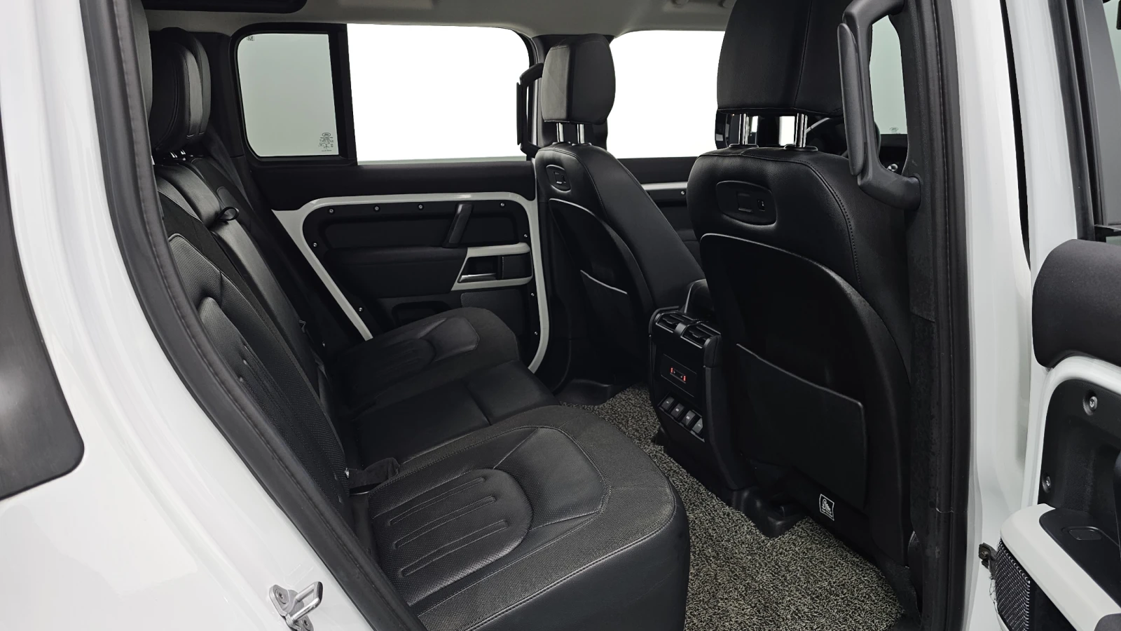 Land Rover Defender D240* BLIND SPOT* 360* ЛЮК* ПОДГРЕВ ВОЛАН* КРАЙНА , снимка 12 - Автомобили и джипове - 55383920