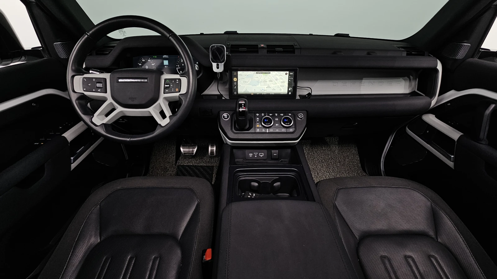 Land Rover Defender D240* BLIND SPOT* 360* ЛЮК* ПОДГРЕВ ВОЛАН* КРАЙНА , снимка 7 - Автомобили и джипове - 55383920