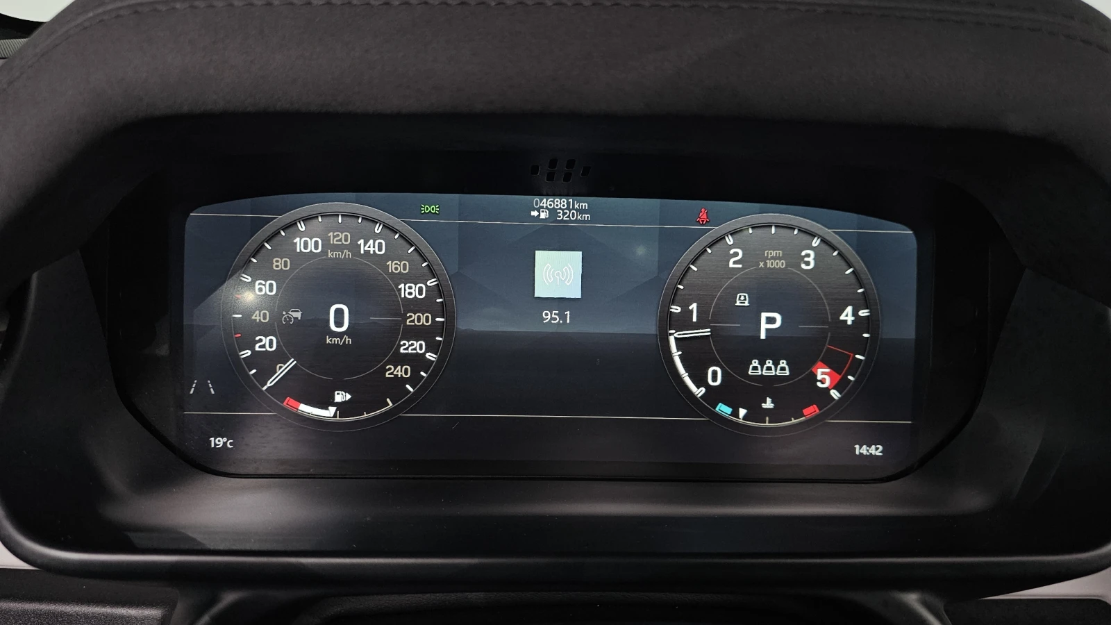 Land Rover Defender D240* BLIND SPOT* 360* ЛЮК* ПОДГРЕВ ВОЛАН* КРАЙНА , снимка 8 - Автомобили и джипове - 55383920
