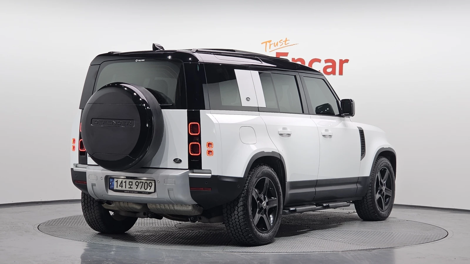 Land Rover Defender D240* BLIND SPOT* 360* ЛЮК* ПОДГРЕВ ВОЛАН* КРАЙНА , снимка 2 - Автомобили и джипове - 55383920