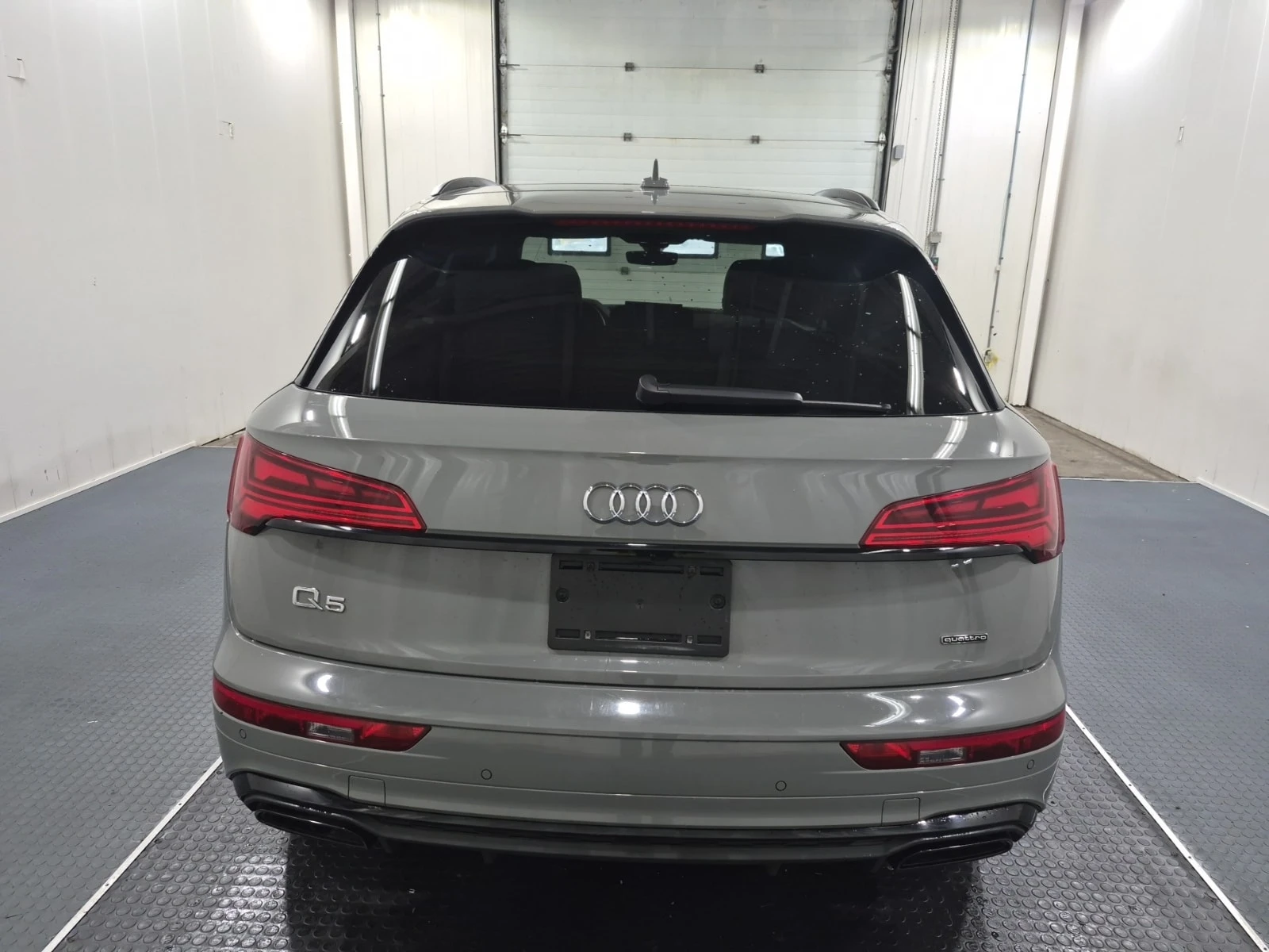 Audi Q5 PROGRESSIV / NARDO GREY / DISTRONIC / CARFAX, снимка 17 - Автомобили и джипове - 55831941