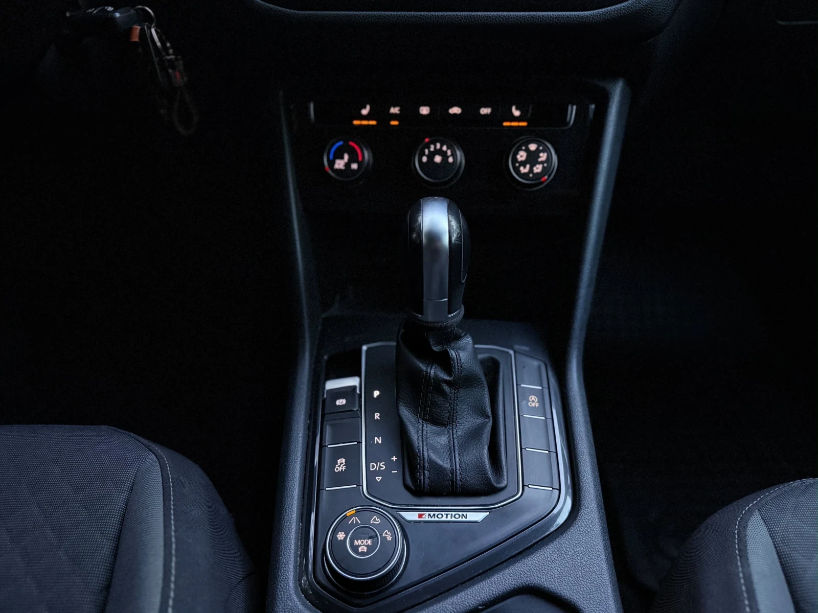 VW Tiguan, снимка 10 - Автомобили и джипове - 56208529