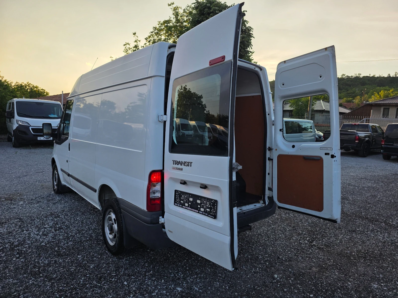 Ford Transit 2.2tdci 6скорости Климатик, снимка 13 - Бусове и автобуси - 54772520