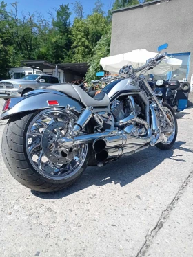 Harley-Davidson V-Rod Custom, снимка 2