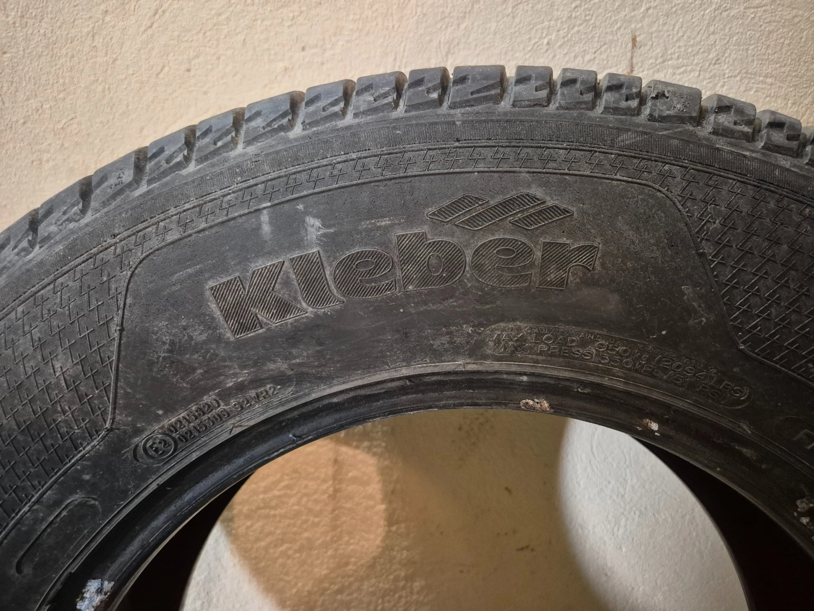 Гуми Всесезонни 235/70R16, снимка 2 - Гуми и джанти - 53798875