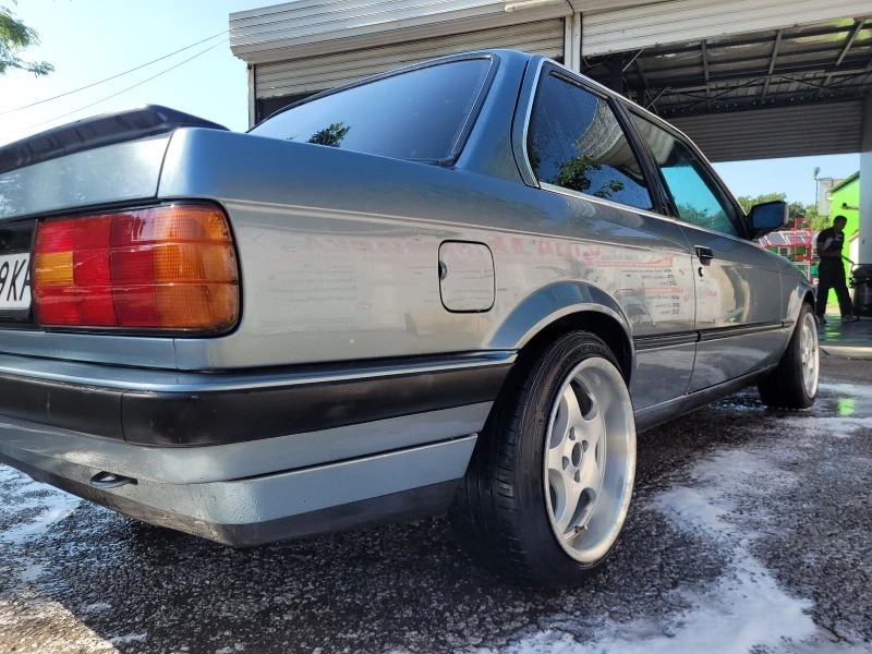 BMW 318 1.8 IS, снимка 9 - Автомобили и джипове - 47325595