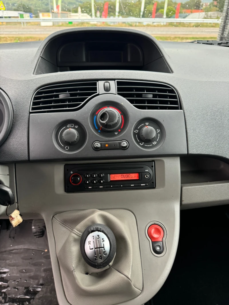 Renault Kangoo 1.5 DCI ИТАЛИЯ КЛИМАТИК, снимка 9 - Автомобили и джипове - 47307636