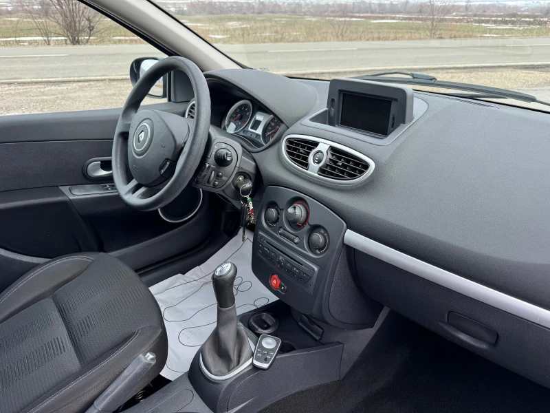 Renault Clio 1.2I LUXE TOM TOM, снимка 13 - Автомобили и джипове - 48800511