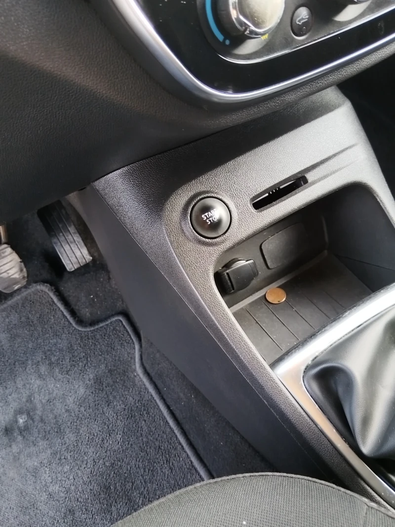 Renault Captur, снимка 3 - Автомобили и джипове - 52668642