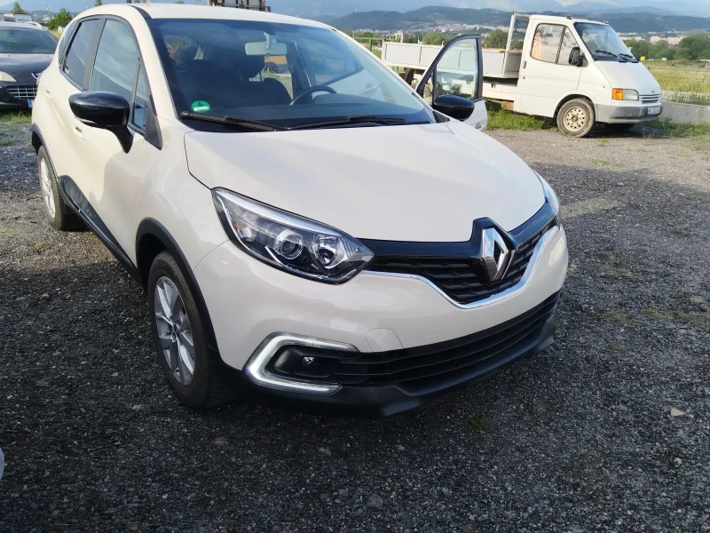 Renault Captur, снимка 4 - Автомобили и джипове - 52668642