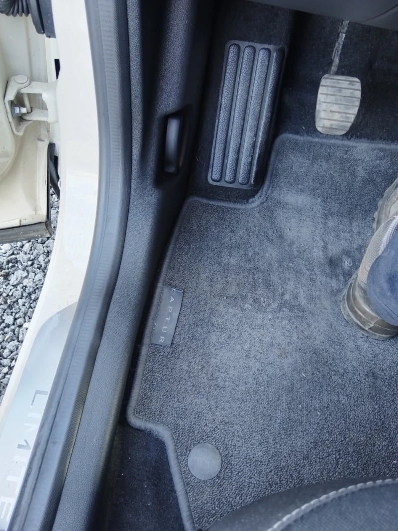 Renault Captur, снимка 14 - Автомобили и джипове - 52668642