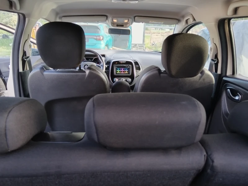 Renault Captur, снимка 8 - Автомобили и джипове - 52668642