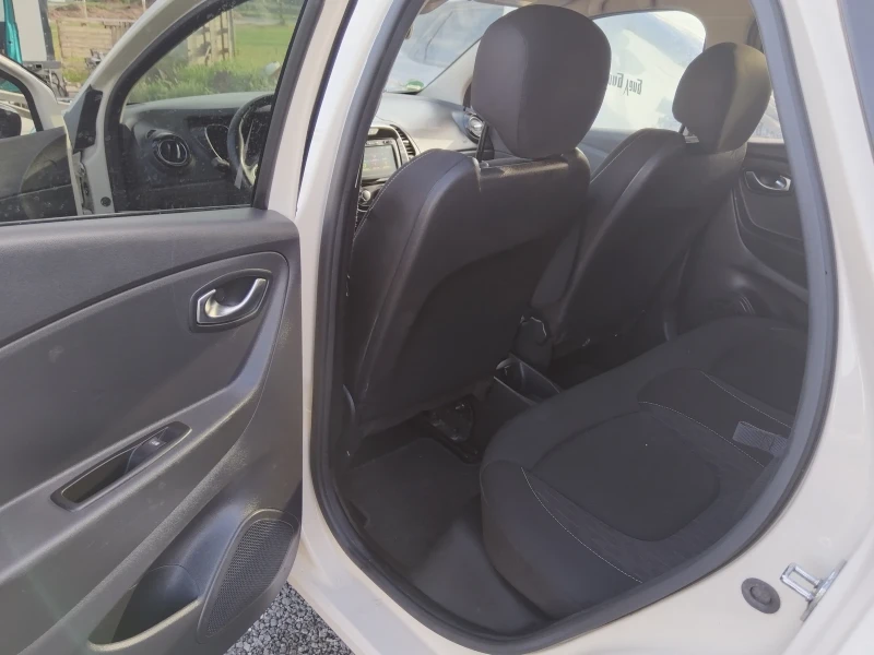 Renault Captur, снимка 9 - Автомобили и джипове - 52668642