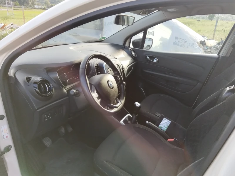 Renault Captur, снимка 10 - Автомобили и джипове - 52668642