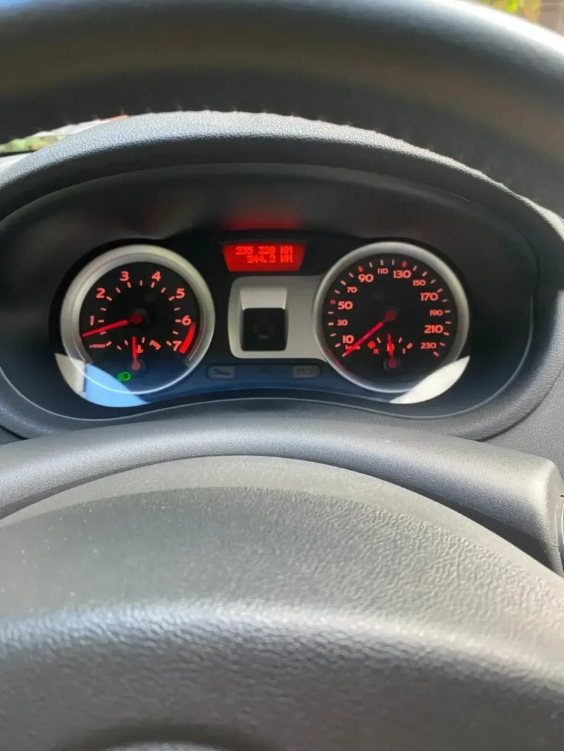 Renault Clio, снимка 5 - Автомобили и джипове - 52419283