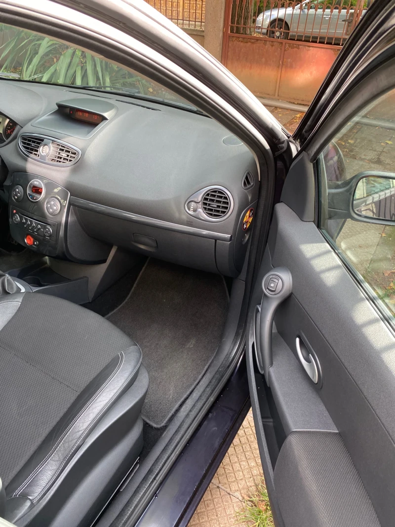 Renault Clio, снимка 10 - Автомобили и джипове - 52419283