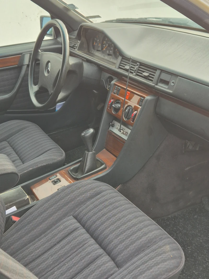 Mercedes-Benz 124 Катафалка, снимка 4 - Автомобили и джипове - 52541286