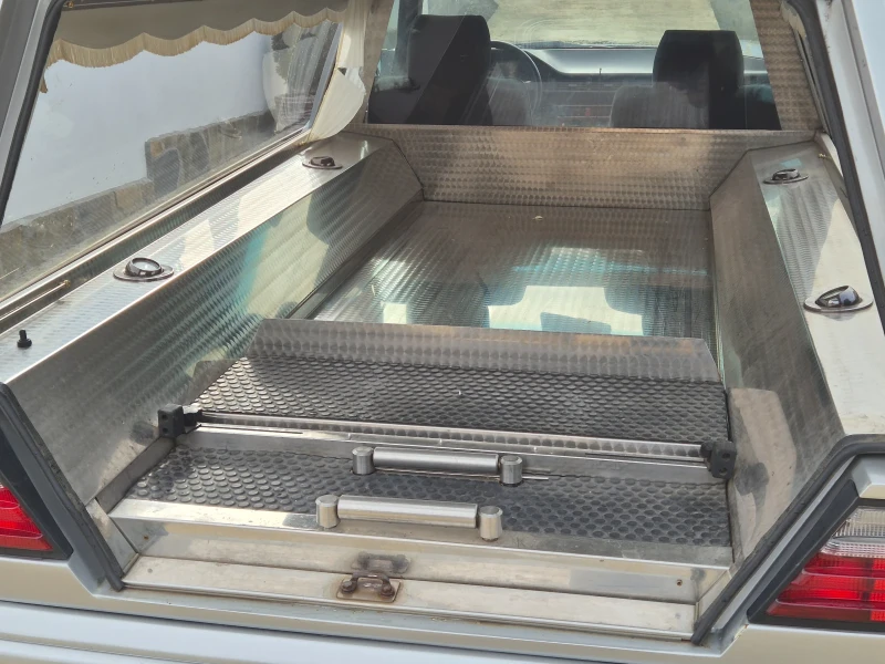 Mercedes-Benz 124 Катафалка, снимка 7 - Автомобили и джипове - 52541286