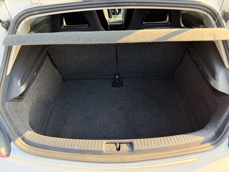 VW Scirocco 2.0 TDI, снимка 15 - Автомобили и джипове - 52802470