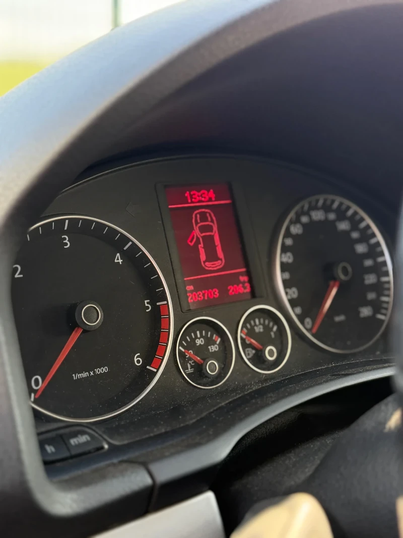 VW Scirocco 2.0 TDI, снимка 10 - Автомобили и джипове - 52802470