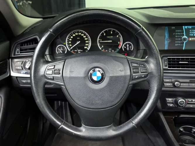 BMW 520 d, снимка 12 - Автомобили и джипове - 52751030