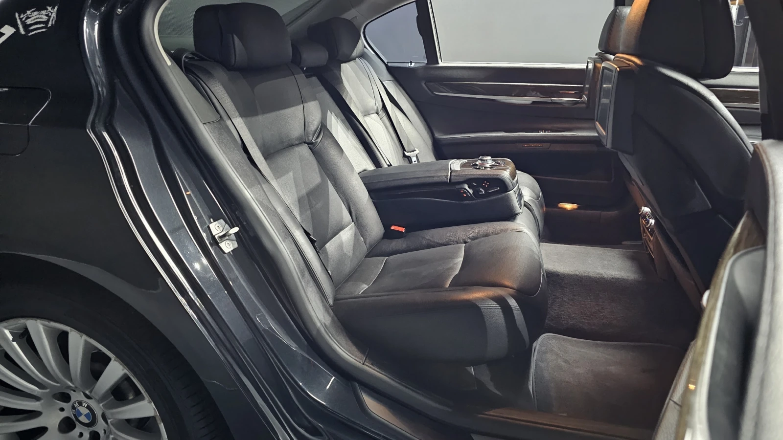 BMW 730 7 Series (F01) 730Ld - изображение 9
