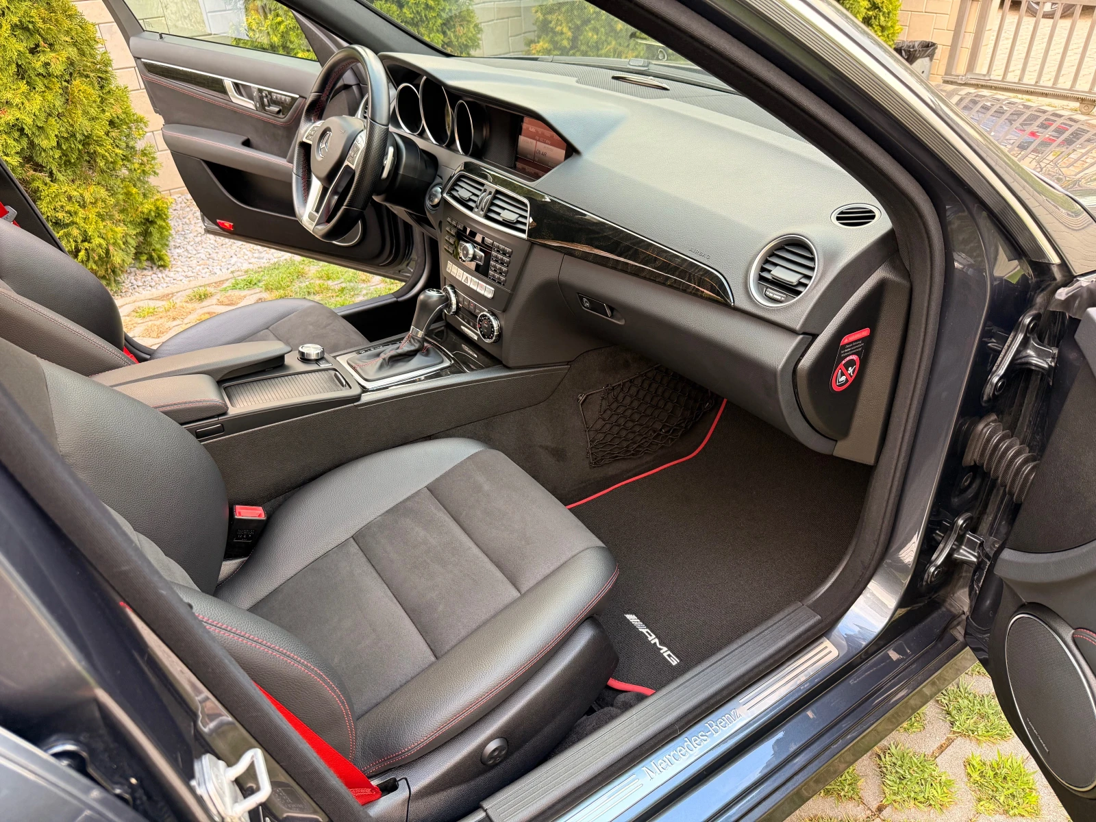 Mercedes-Benz C 350 CGI* EDITION* PANORAMA - изображение 8