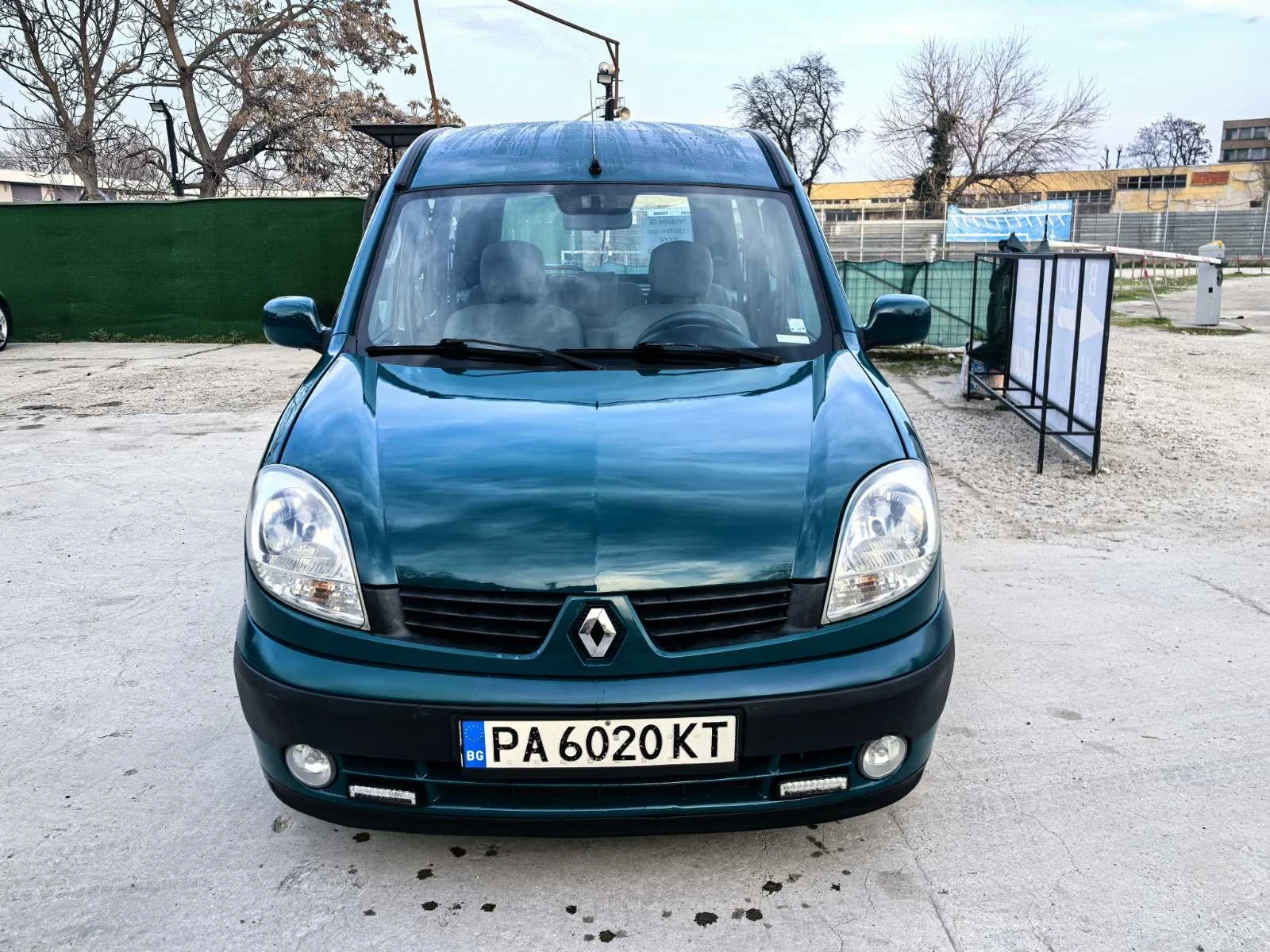 Renault Kangoo 1.2 бензин, снимка 6 - Автомобили и джипове - 53710961