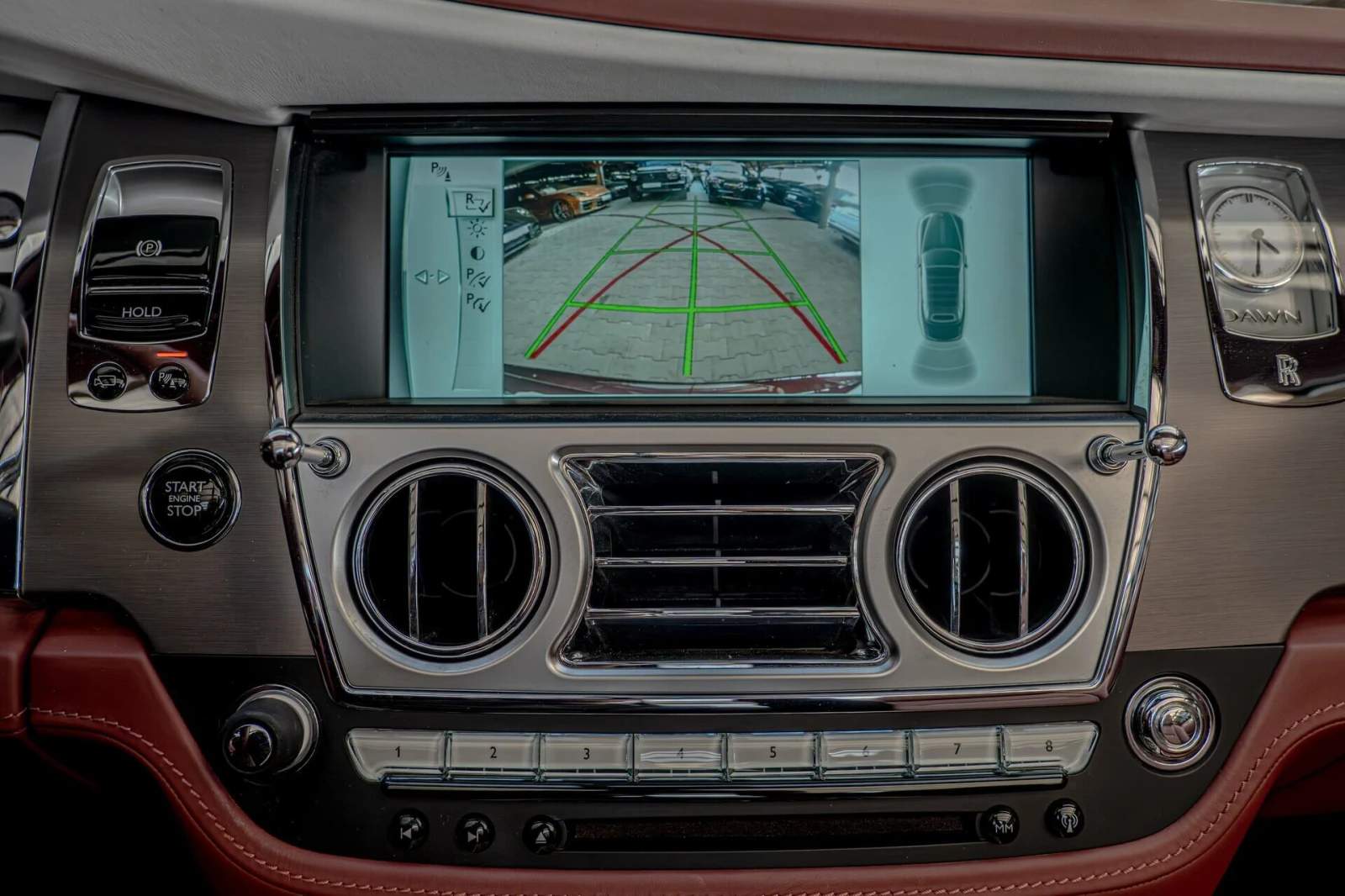 Rolls-Royce Dawn 6.6 V12/Two-Tone/Night Vision/Distronic/Lane Assis, снимка 14 - Автомобили и джипове - 53801763