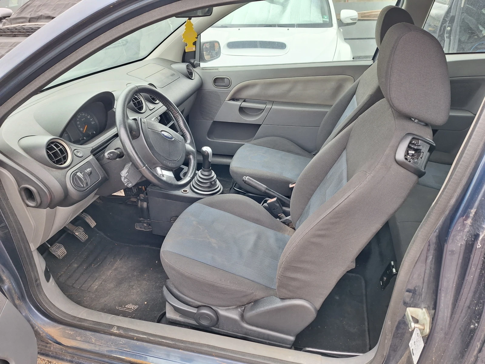 Ford Fiesta 1.25cc, снимка 10 - Автомобили и джипове - 53850311