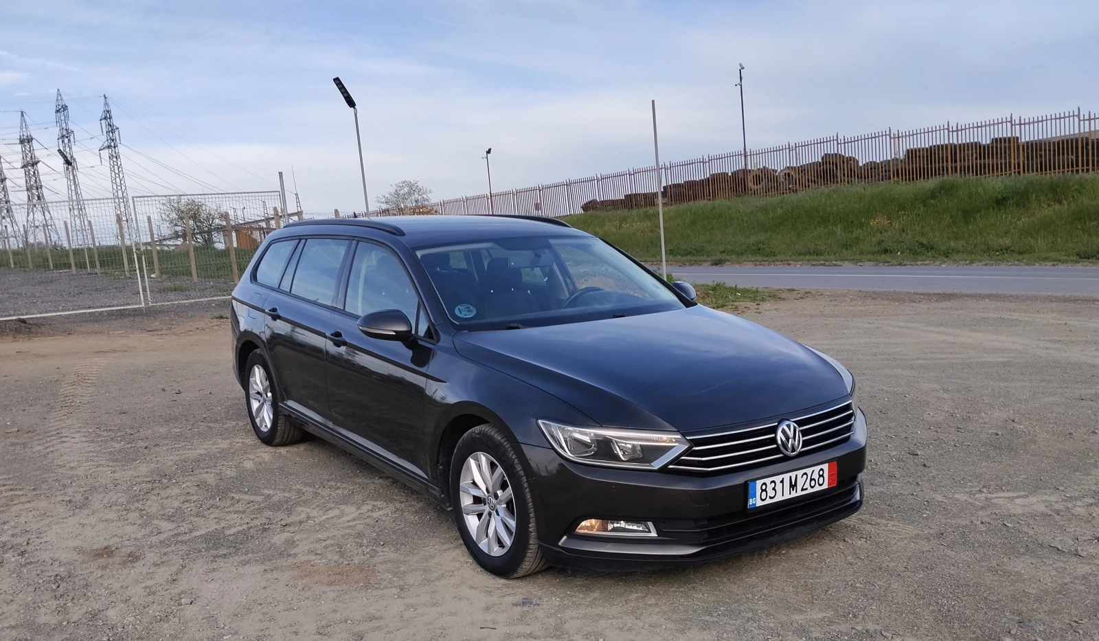 VW Passat B8/2.0 TDI 150 к.с/Keyless/Navi, снимка 2 - Автомобили и джипове - 54545542