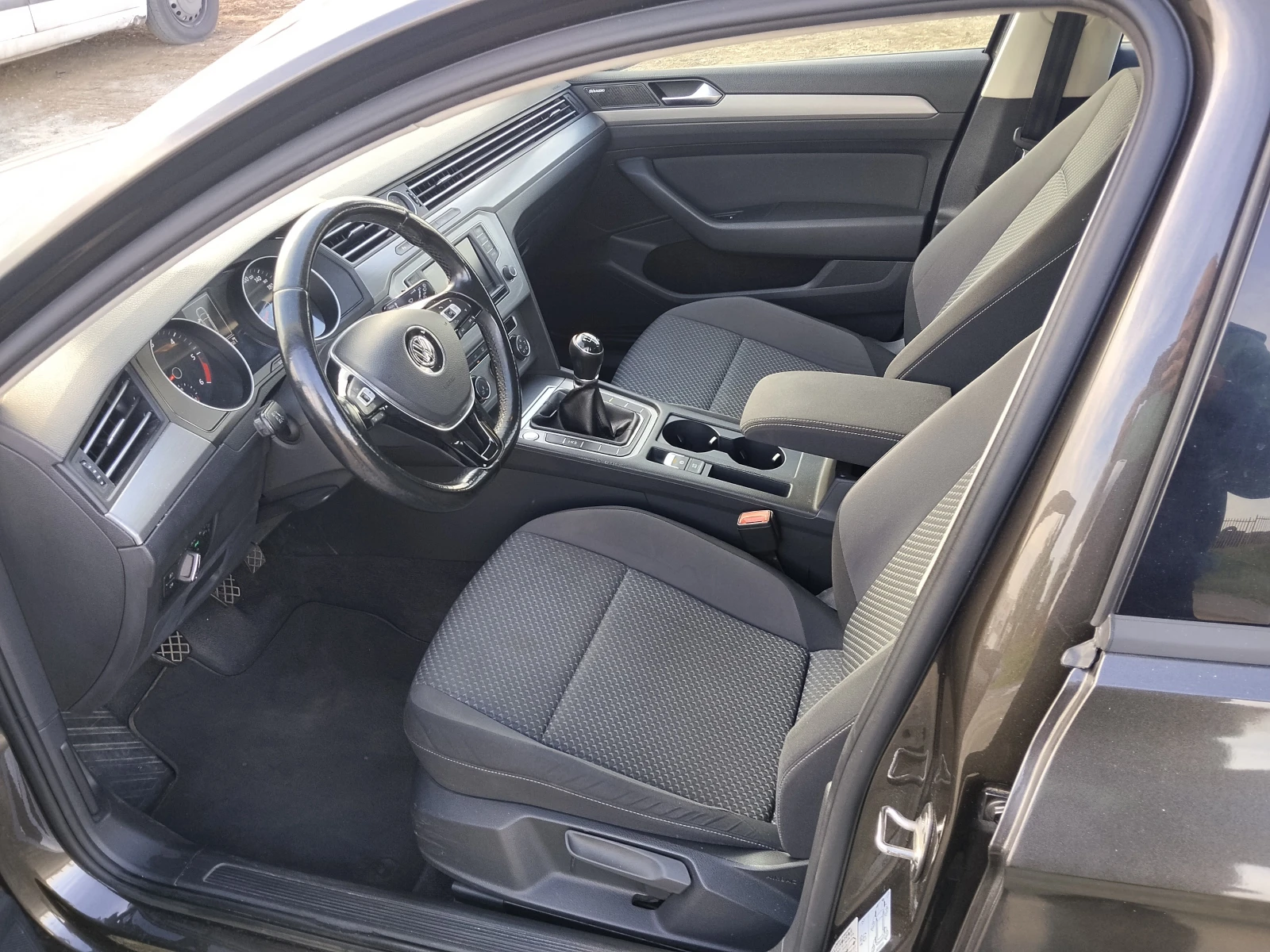 VW Passat B8/2.0 TDI 150 к.с/Keyless/Navi, снимка 7 - Автомобили и джипове - 54545542