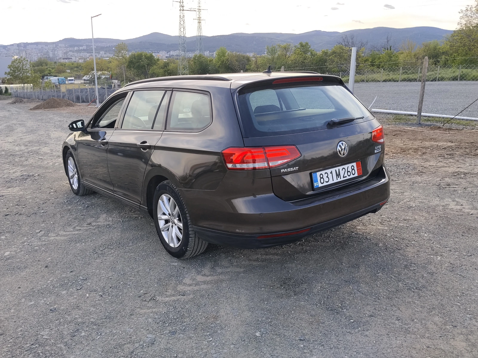 VW Passat B8/2.0 TDI 150 к.с/Keyless/Navi, снимка 5 - Автомобили и джипове - 54545542