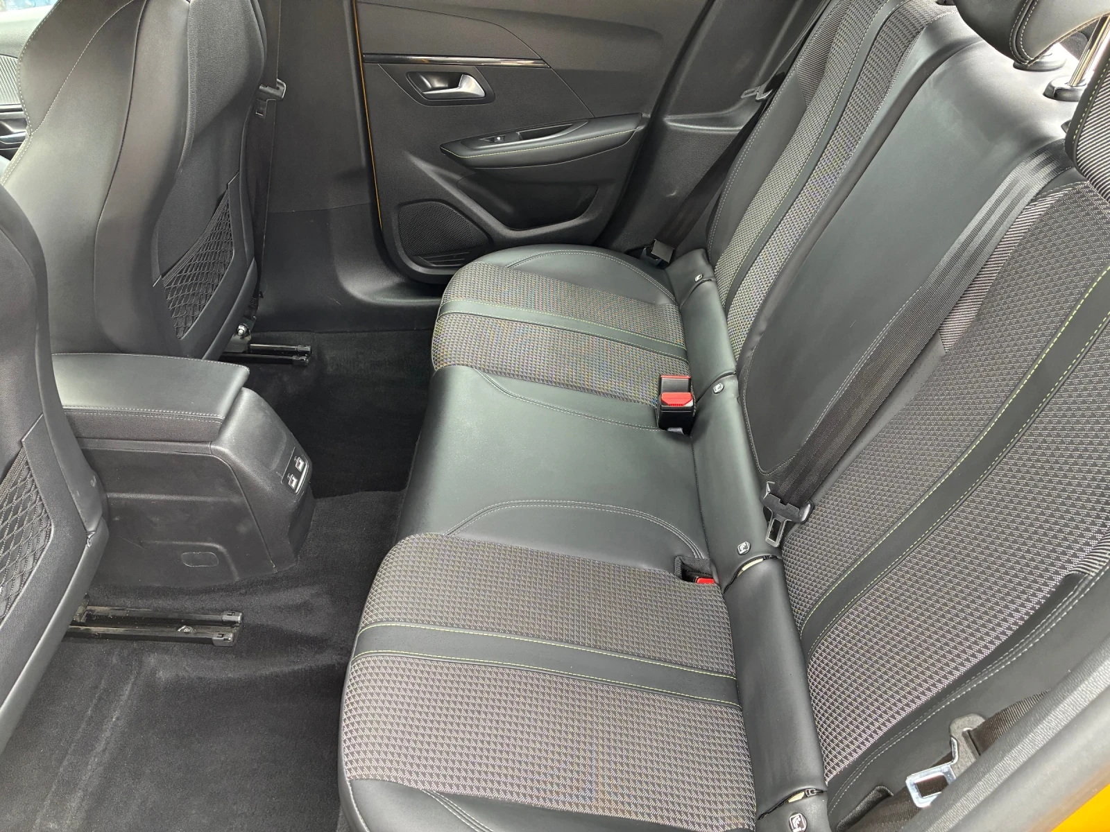 Peugeot 208 e208 GT, снимка 9 - Автомобили и джипове - 54368814