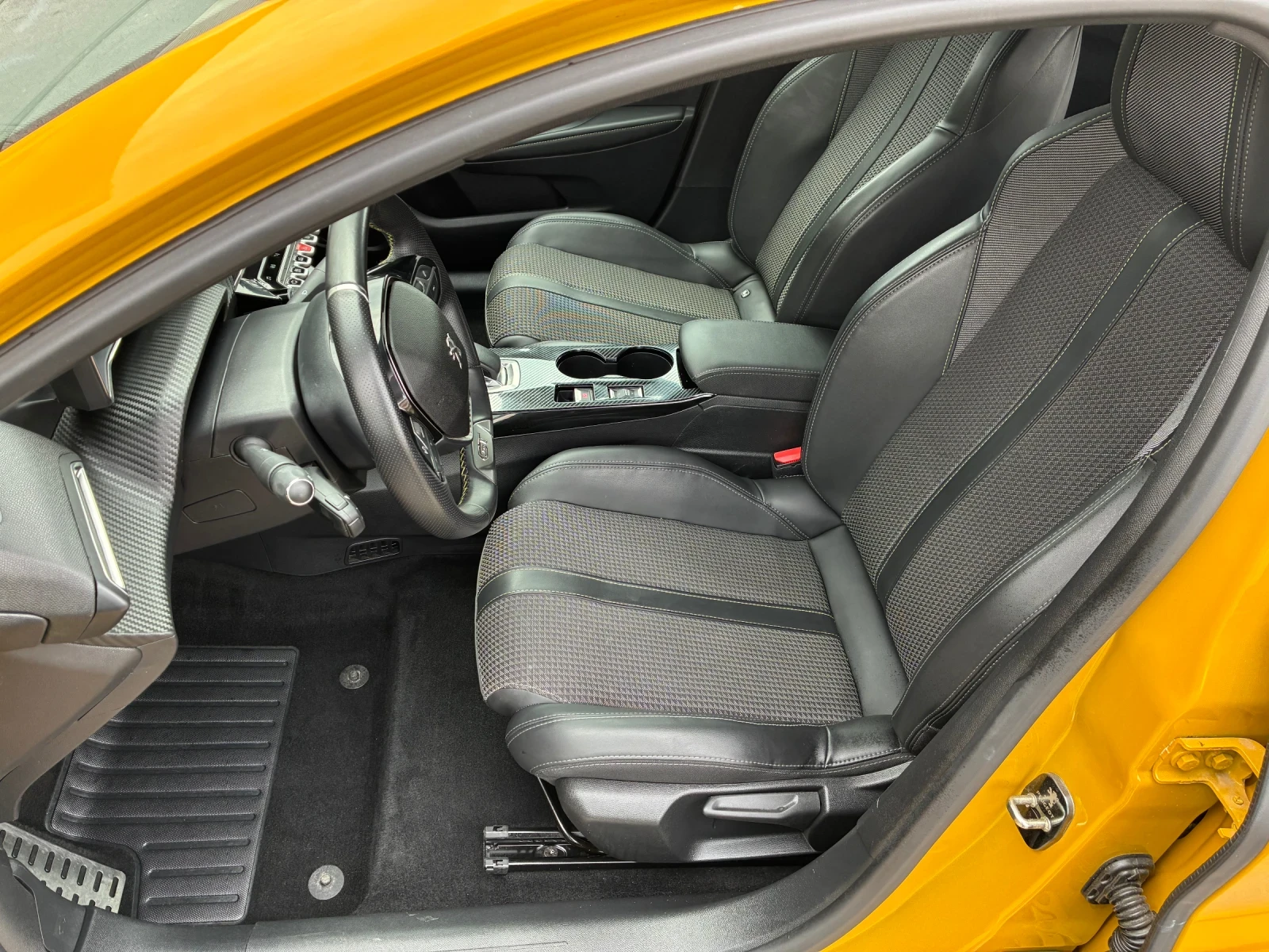Peugeot 208 e208 GT, снимка 10 - Автомобили и джипове - 54368814