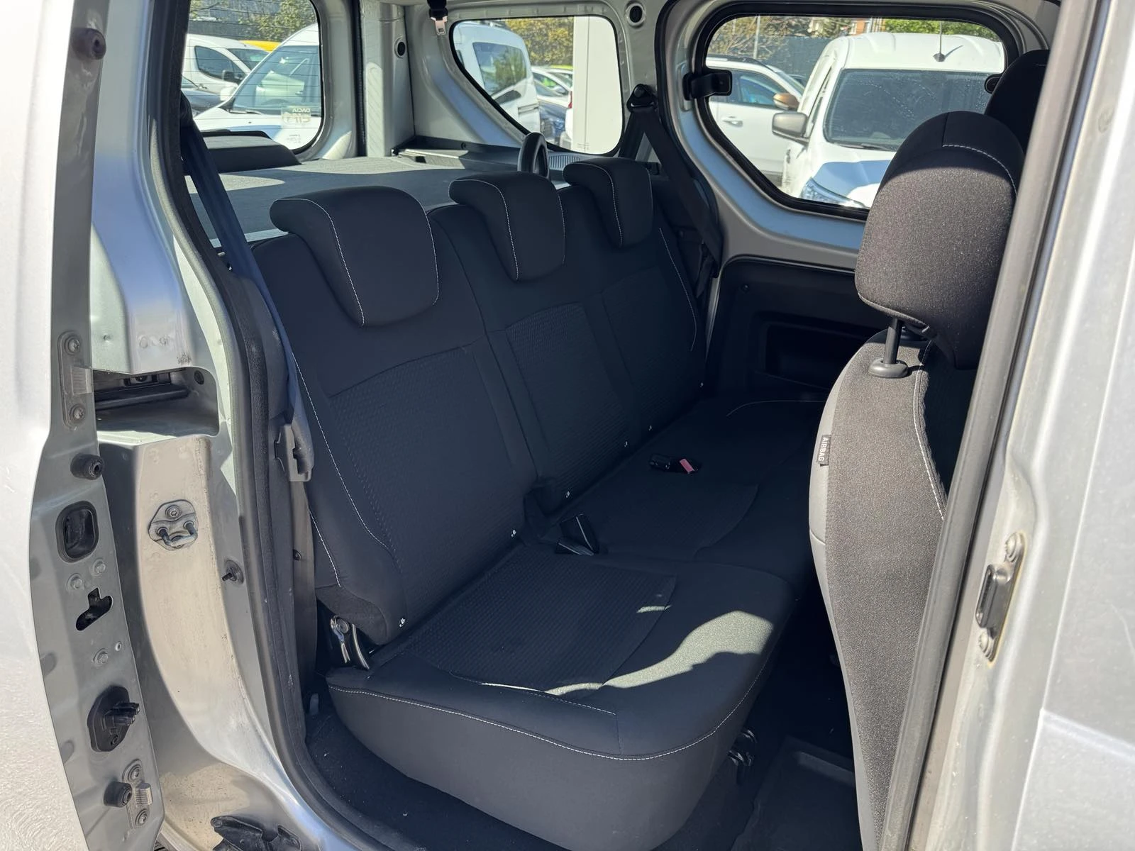Dacia Dokker 1.6 Sce, снимка 10 - Автомобили и джипове - 54424763