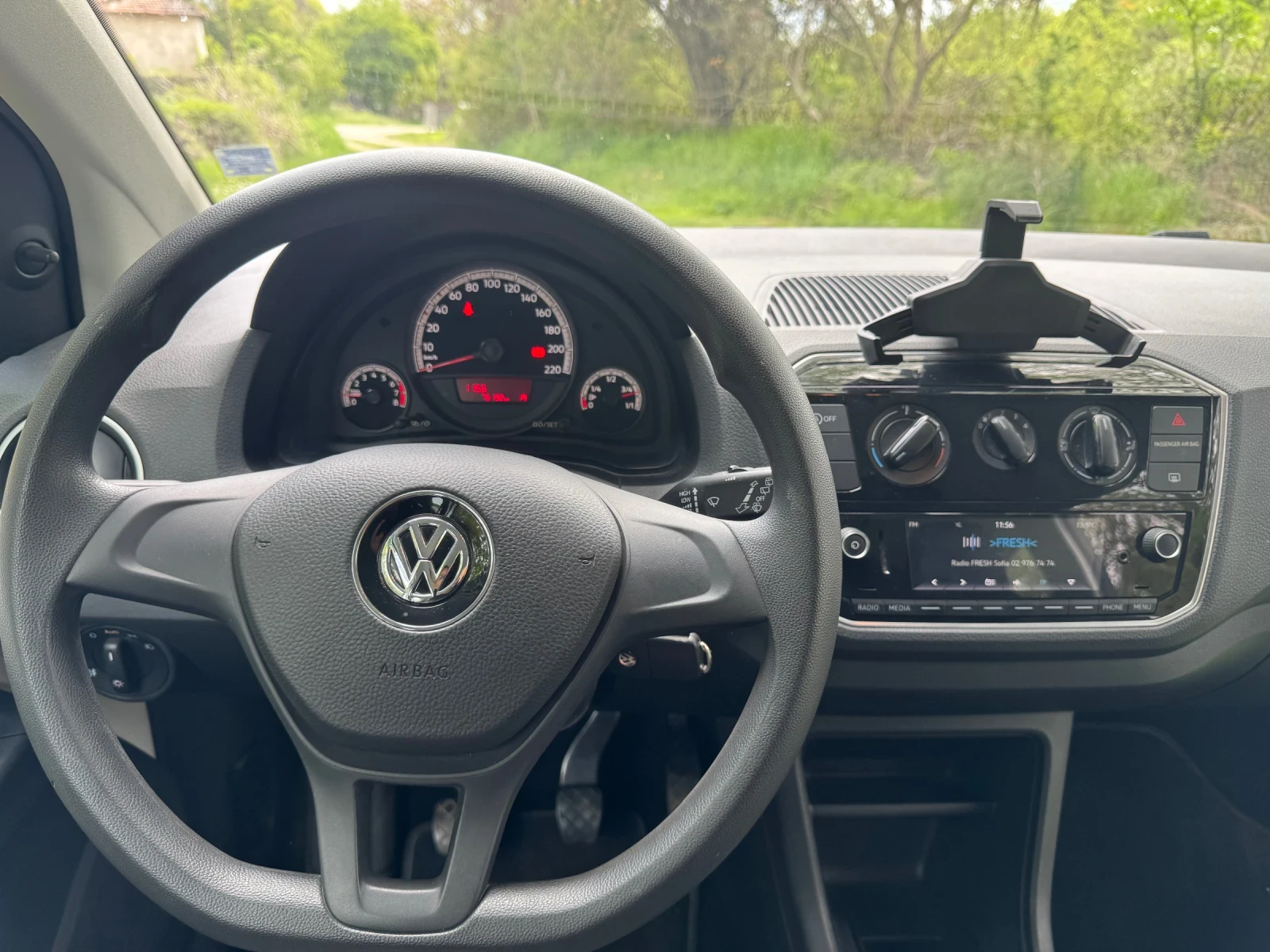 VW Up, снимка 8 - Автомобили и джипове - 54476534