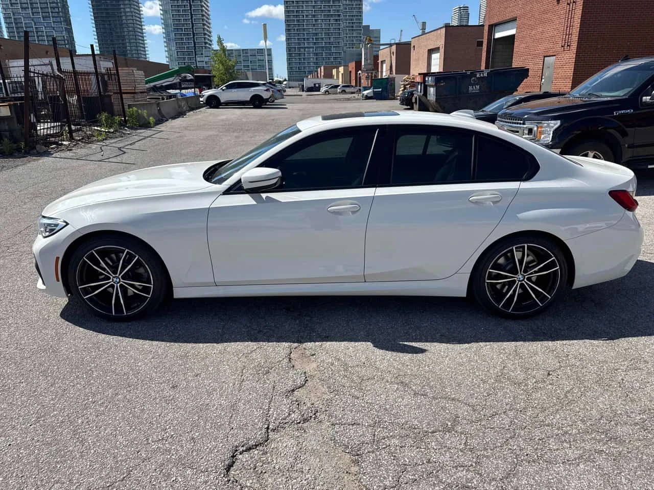 BMW 330 M-Pack xDrive  CARFAX, снимка 2 - Автомобили и джипове - 54865928