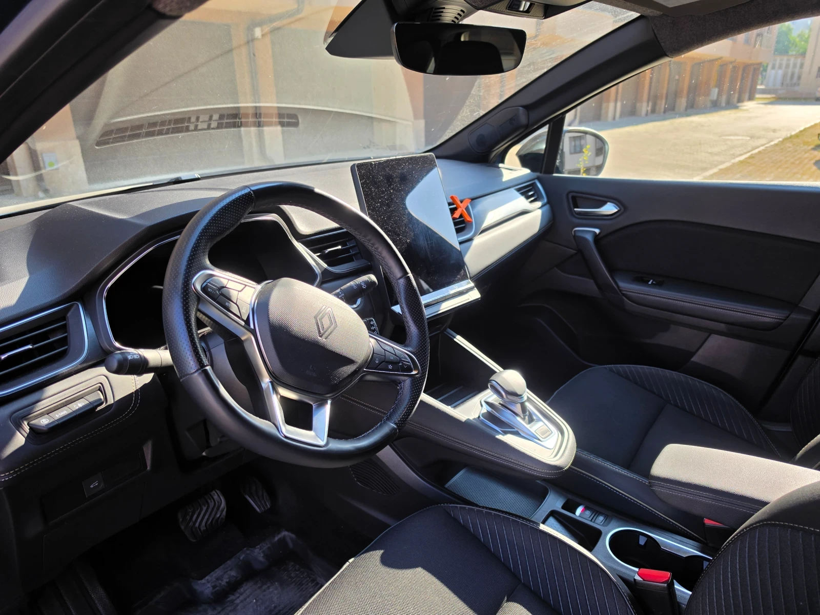 Renault Symbioz Iconic , снимка 2 - Автомобили и джипове - 55581791