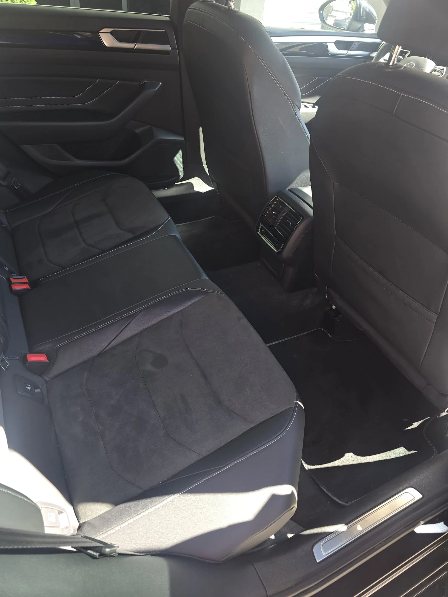 VW Arteon R-Line 2.0 TSI BMT DSG, снимка 8 - Автомобили и джипове - 56121335