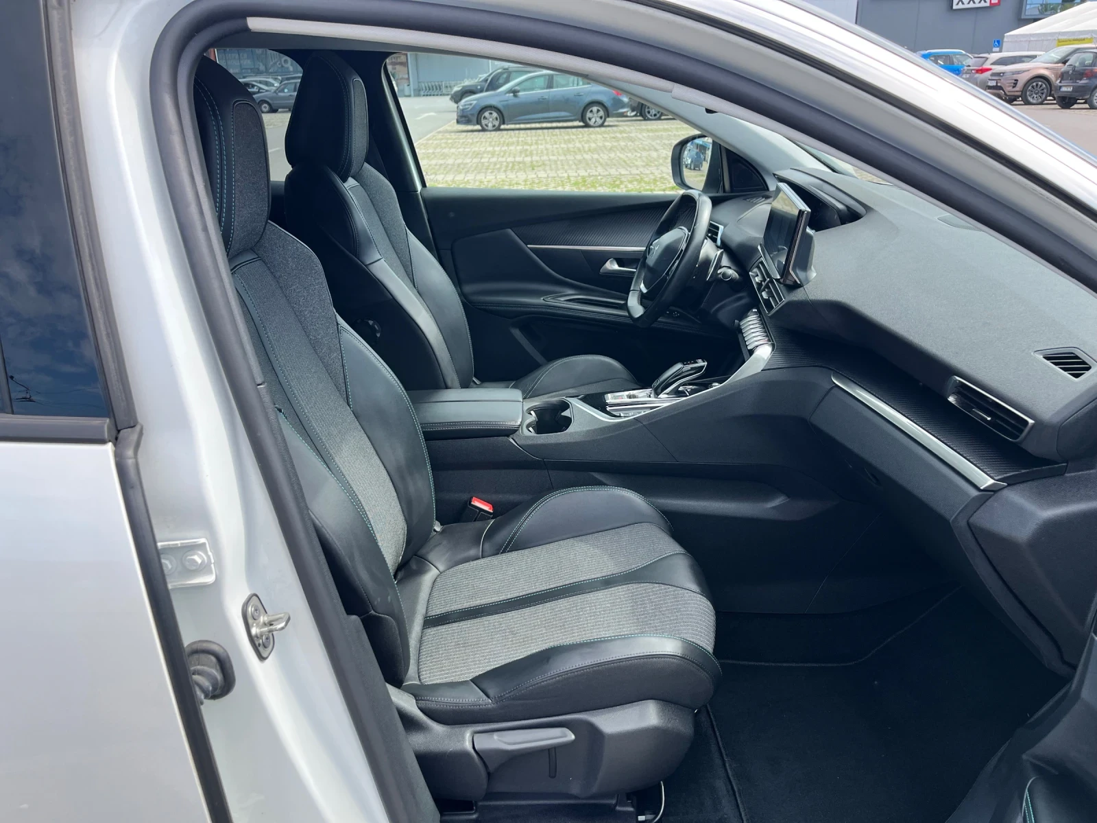 Peugeot 3008 1.5 HDI Allure EAT8 СМЕМЕНА ВЕРИГА, снимка 10 - Автомобили и джипове - 56138293
