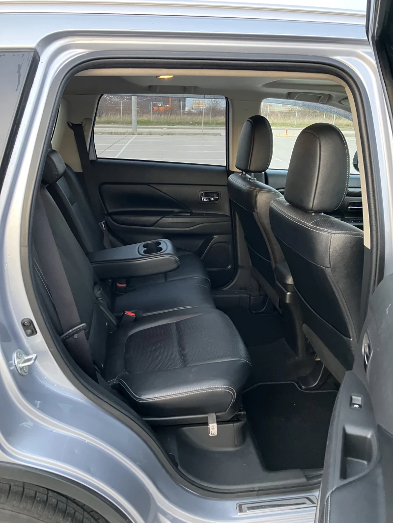 Mitsubishi Outlander GT 3.0 V6 224кс. S-AWC 4X4 FULL-7МЕСТА, снимка 11 - Автомобили и джипове - 53413540