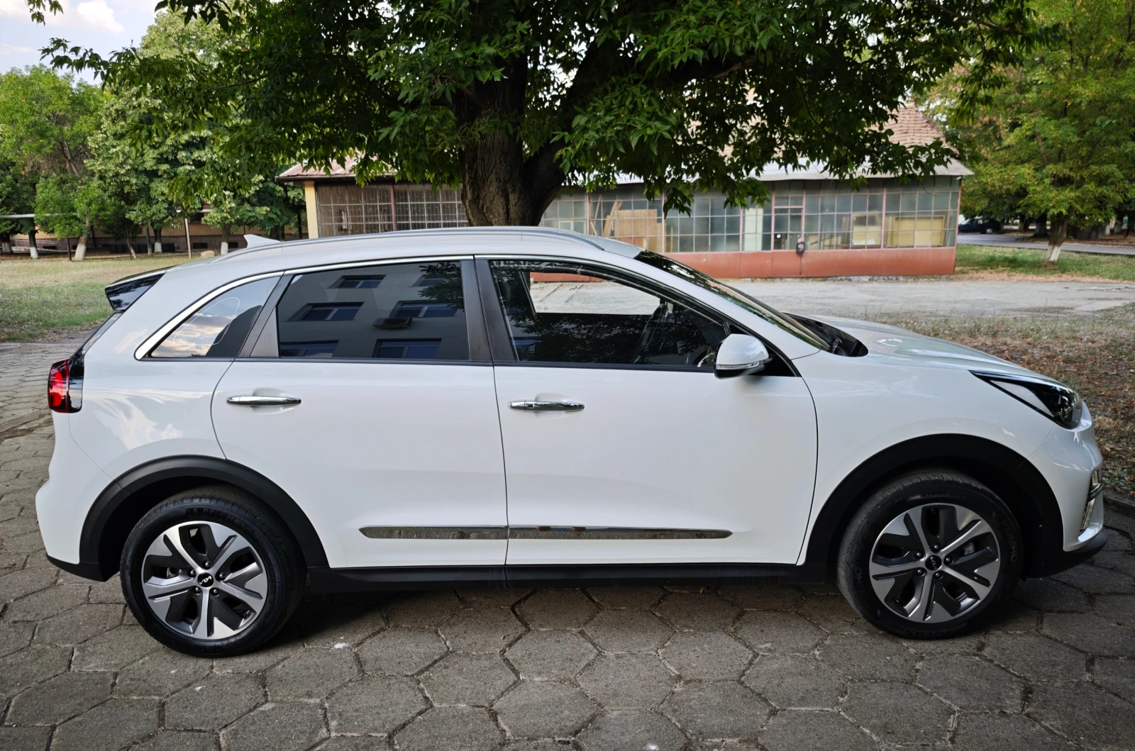Kia Niro EV - 64 kW, снимка 3 - Автомобили и джипове - 55292593