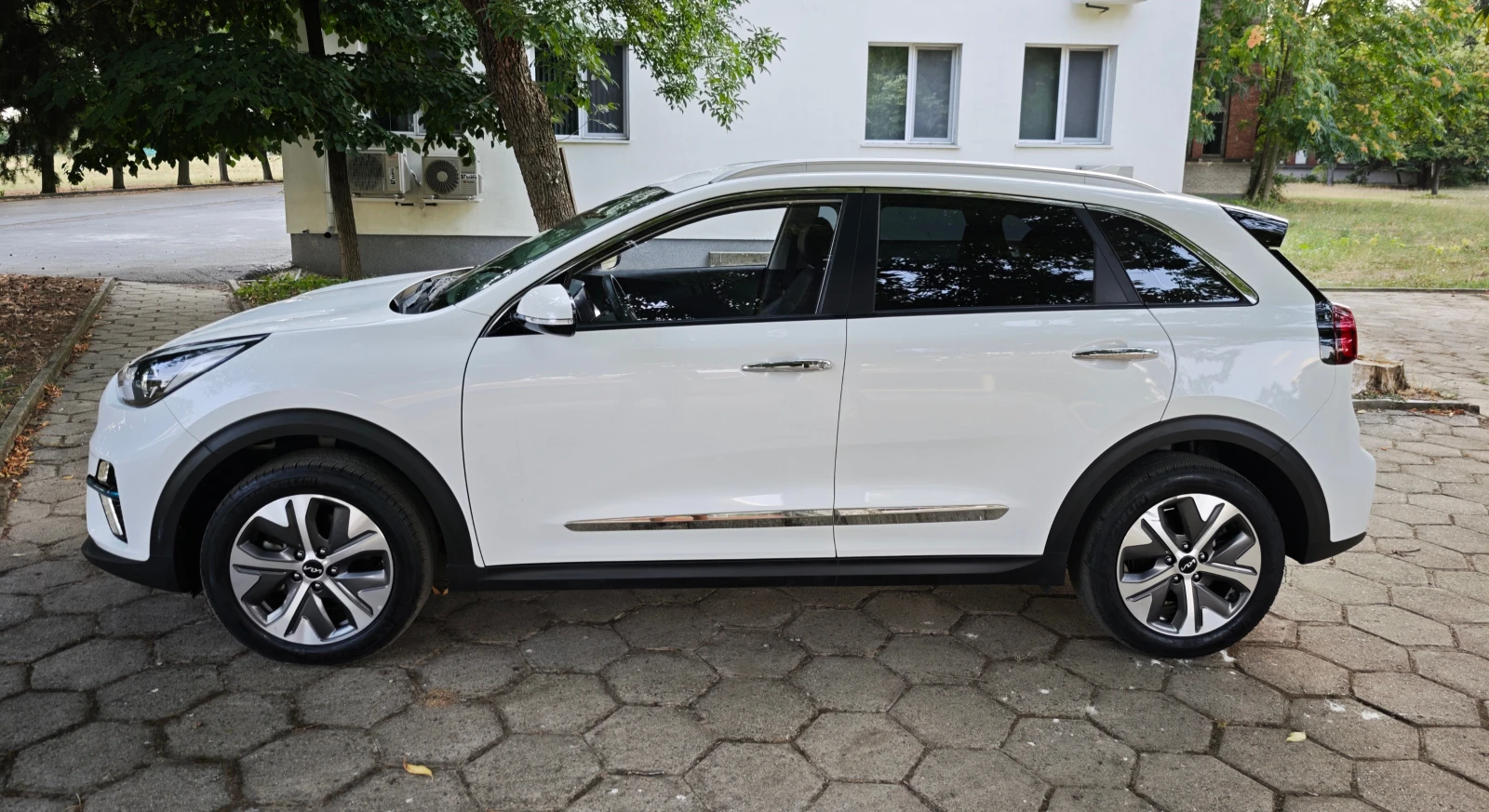 Kia Niro EV - 64 kW, снимка 7 - Автомобили и джипове - 55292593