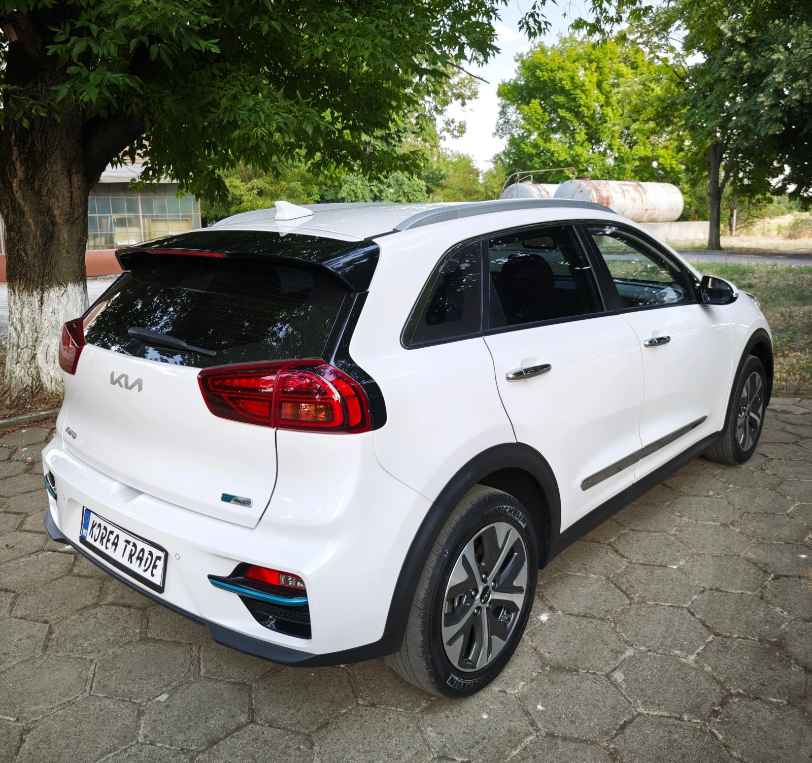 Kia Niro EV - 64 kW, снимка 4 - Автомобили и джипове - 55292593