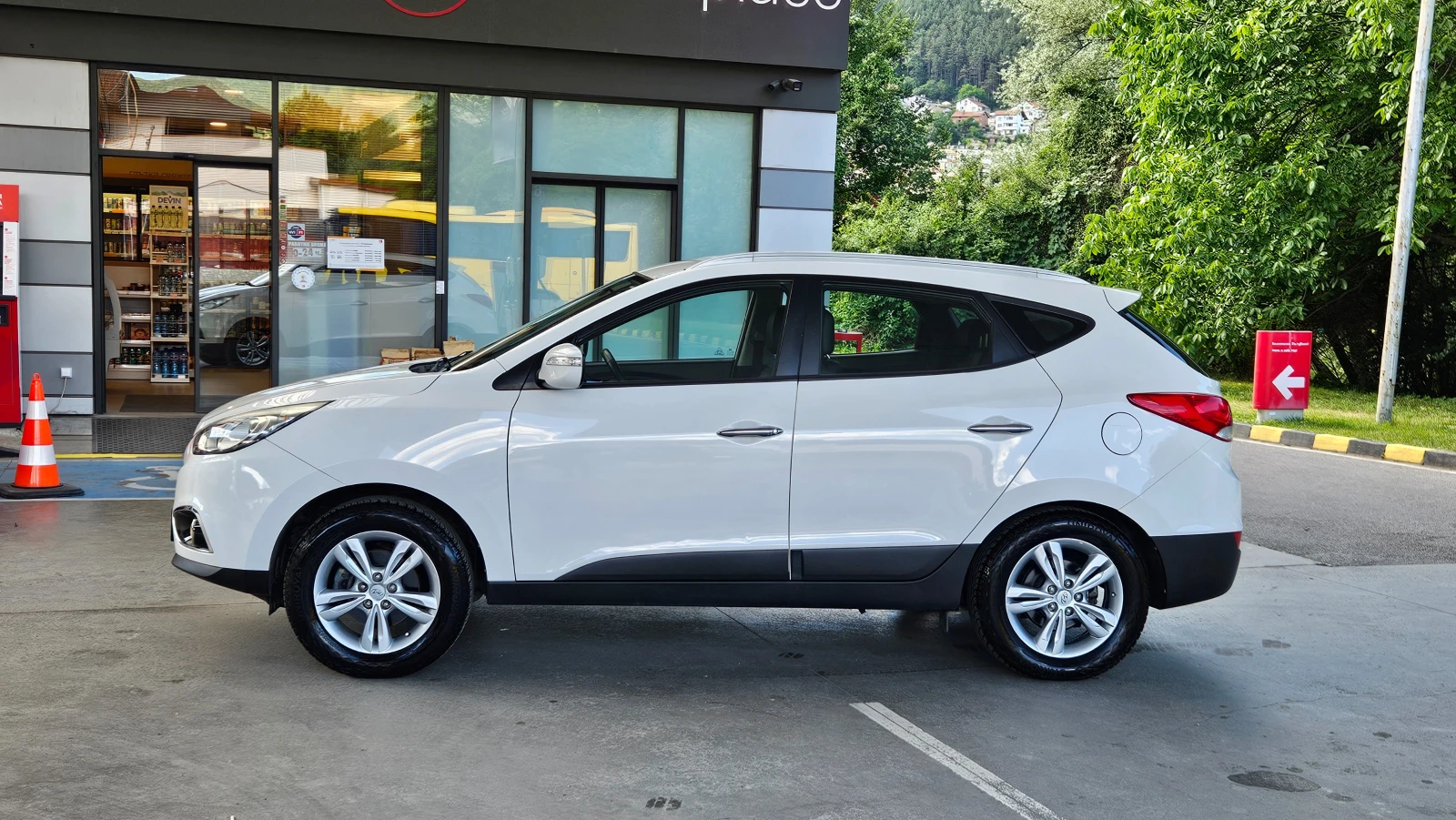 Hyundai IX35 2.0 GAZ/4X4/KLIMATRONIK/Koja, снимка 3 - Автомобили и джипове - 55240274