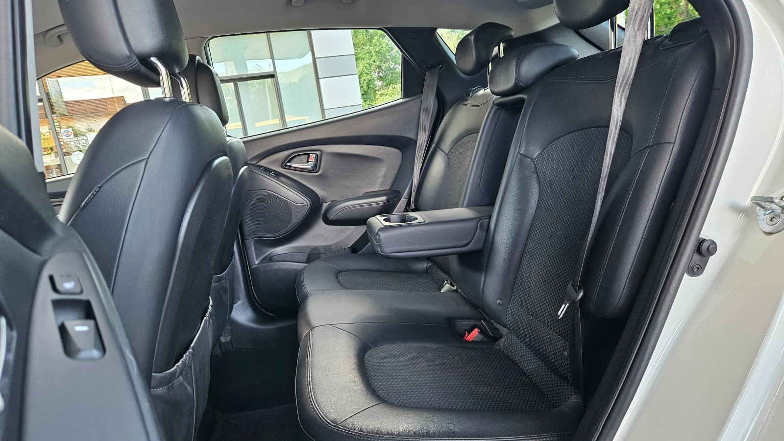 Hyundai IX35 2.0 GAZ/4X4/KLIMATRONIK/Koja, снимка 13 - Автомобили и джипове - 55240274