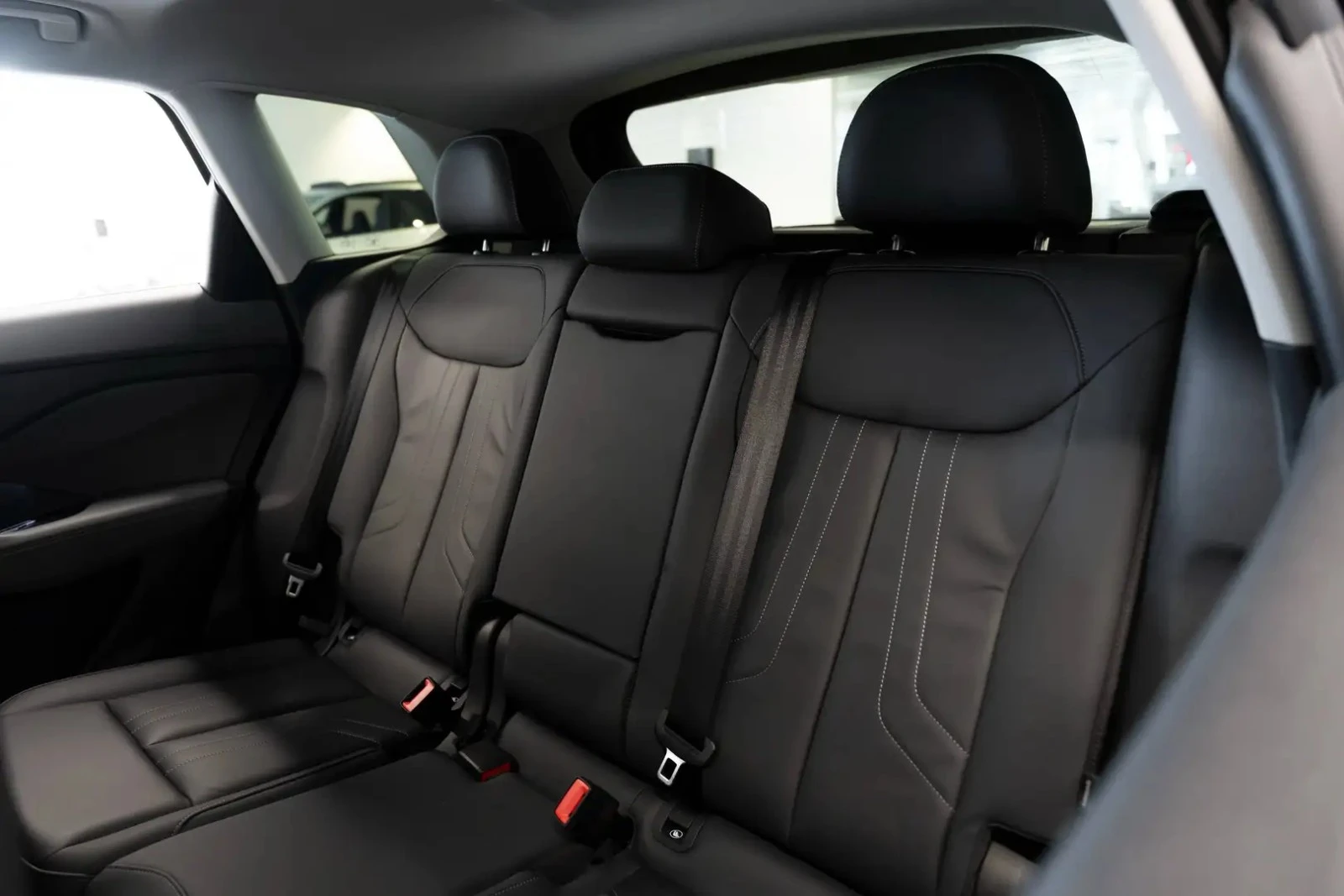 Audi Q3 PROGRESSIV ЦЕНА ДО БЪЛГАРИЯ АВТОКРЕДИТ, снимка 12 - Автомобили и джипове - 55626387