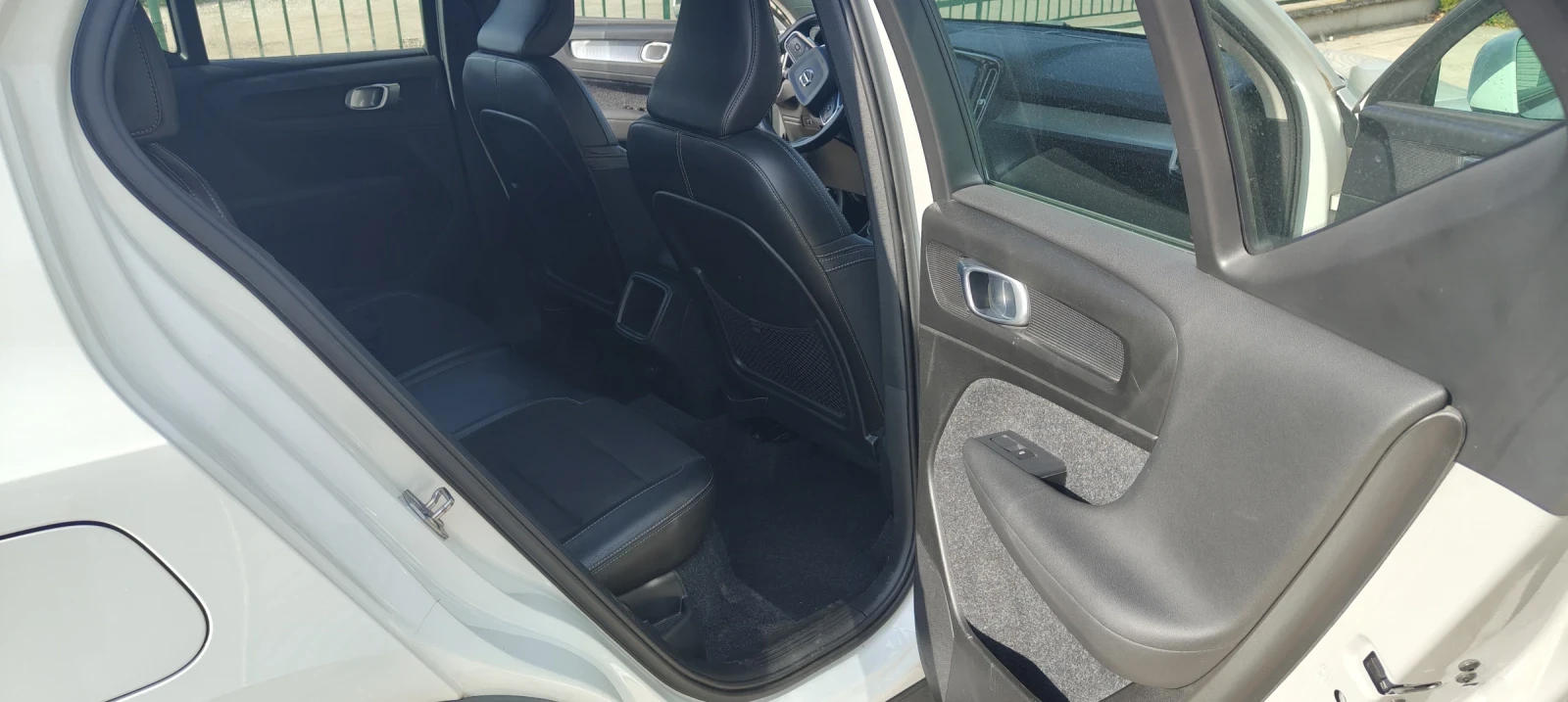 Volvo XC40 SUF, снимка 3 - Автомобили и джипове - 56410955